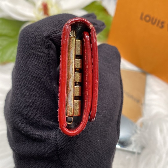 VGUC RED MONOGRAM VERNIS KEY-CASE - Picture 6 of 7